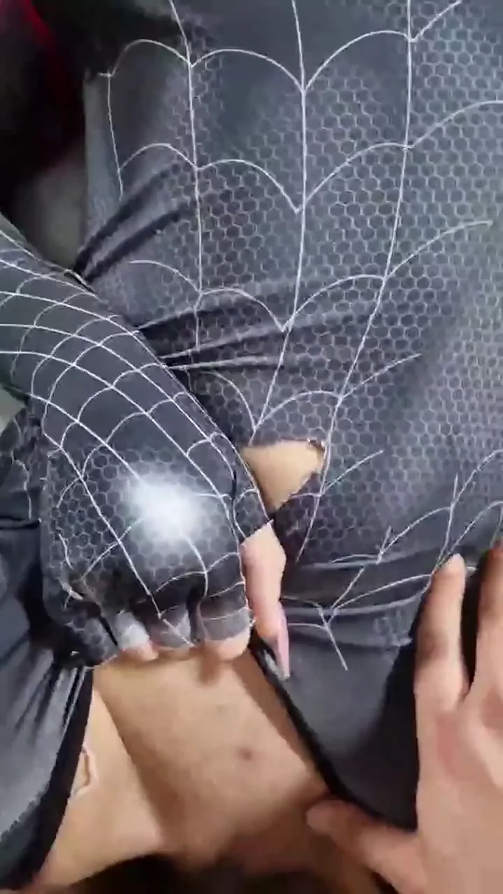 He couldn't resist against spider girl 🤤