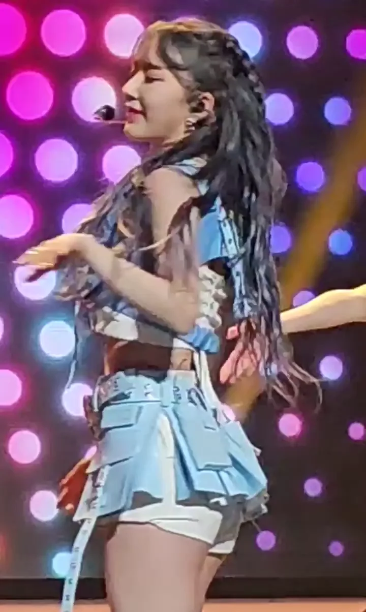 LE SSERAFIM - Sakura, Chaewon
