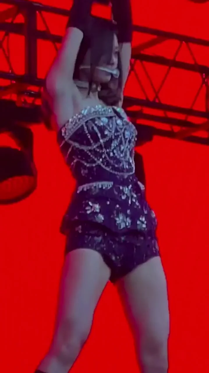 Tzuyu's Slutty Stage Tease 🔥💦 TWICE Kpop Fap Fuel