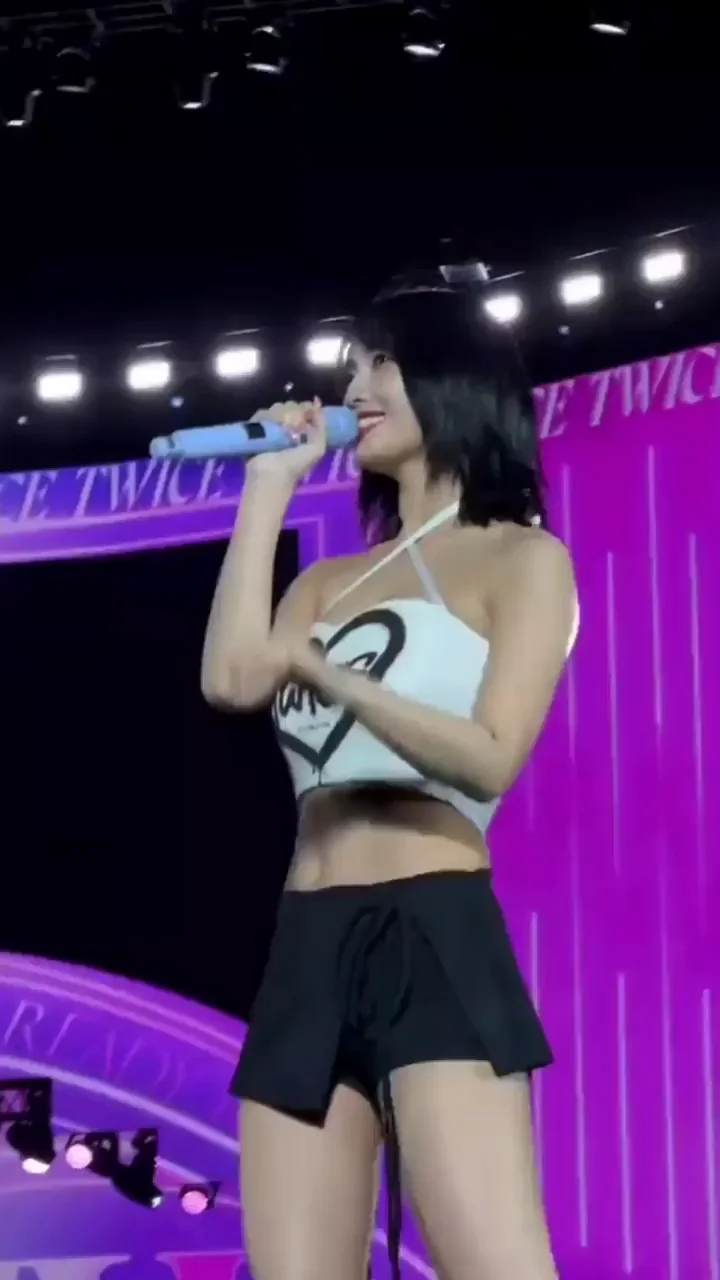 TWICE - Momo