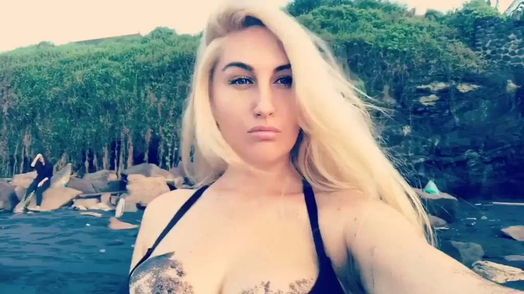 Thick Blonde's Juicy Titties Bursting in Swimsuit 😍💦 Do They Look Fuckable?