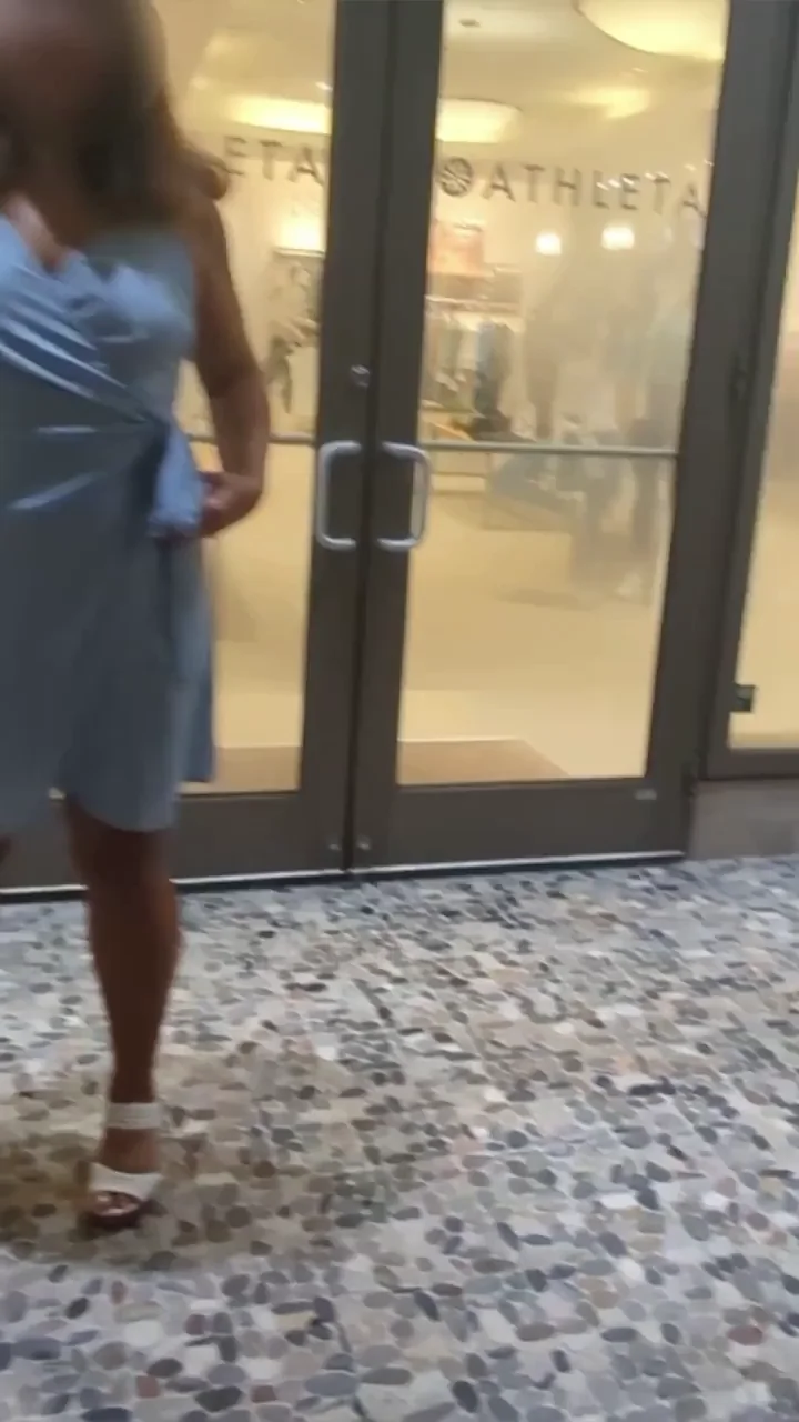 Naughty Wife Flashes Tits & Pussy Outside Store 😈🛒