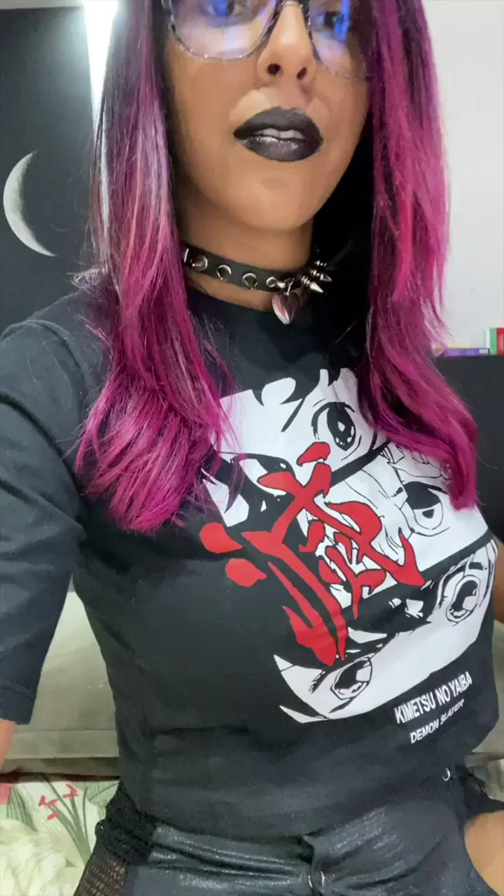 Horny Big Tiddy Goth GF Spreads Her Pierced Pussy Wide
