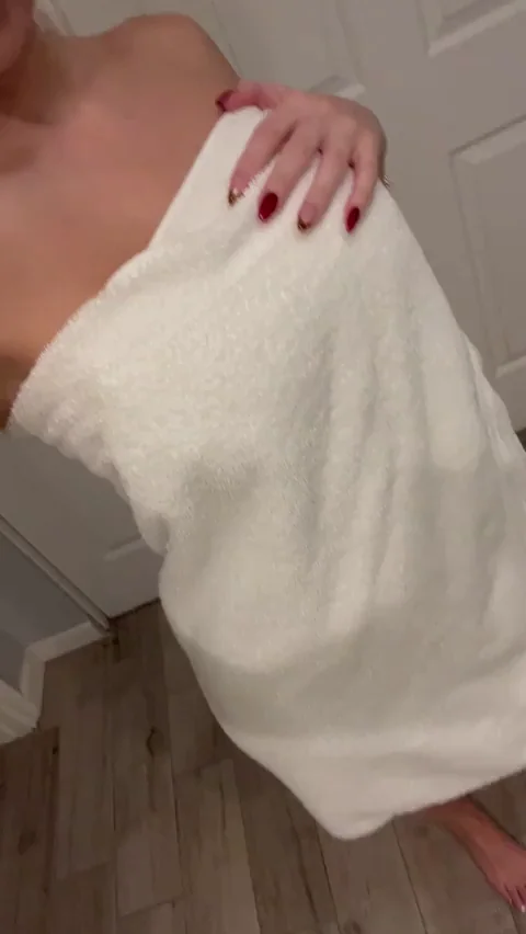 Fresh from Shower Tease: Busty Brunette Drops Towel & Flashes Pussy 😈💦