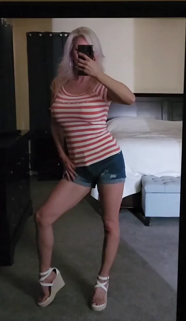 MILF Can't Resist Teasing Her Massive Tits 🍒🔥