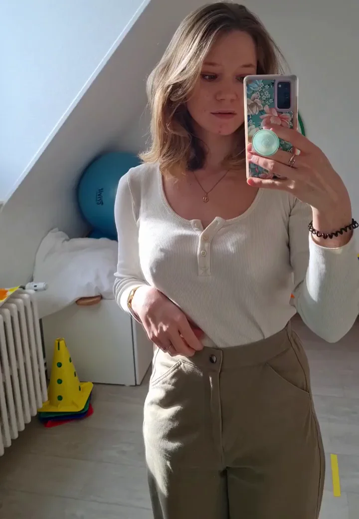 Titty [drop]ping at work is risky, but God I like that
