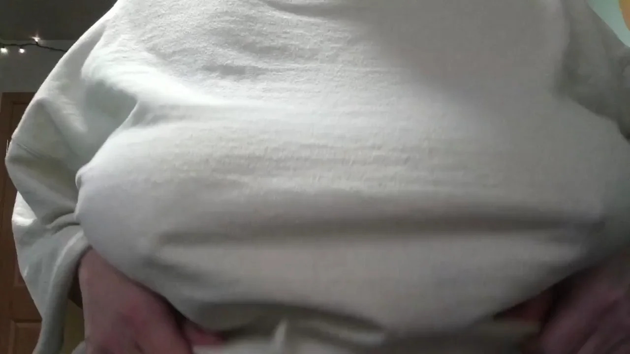 Thick MILF Drops Her Massive Natural Tits