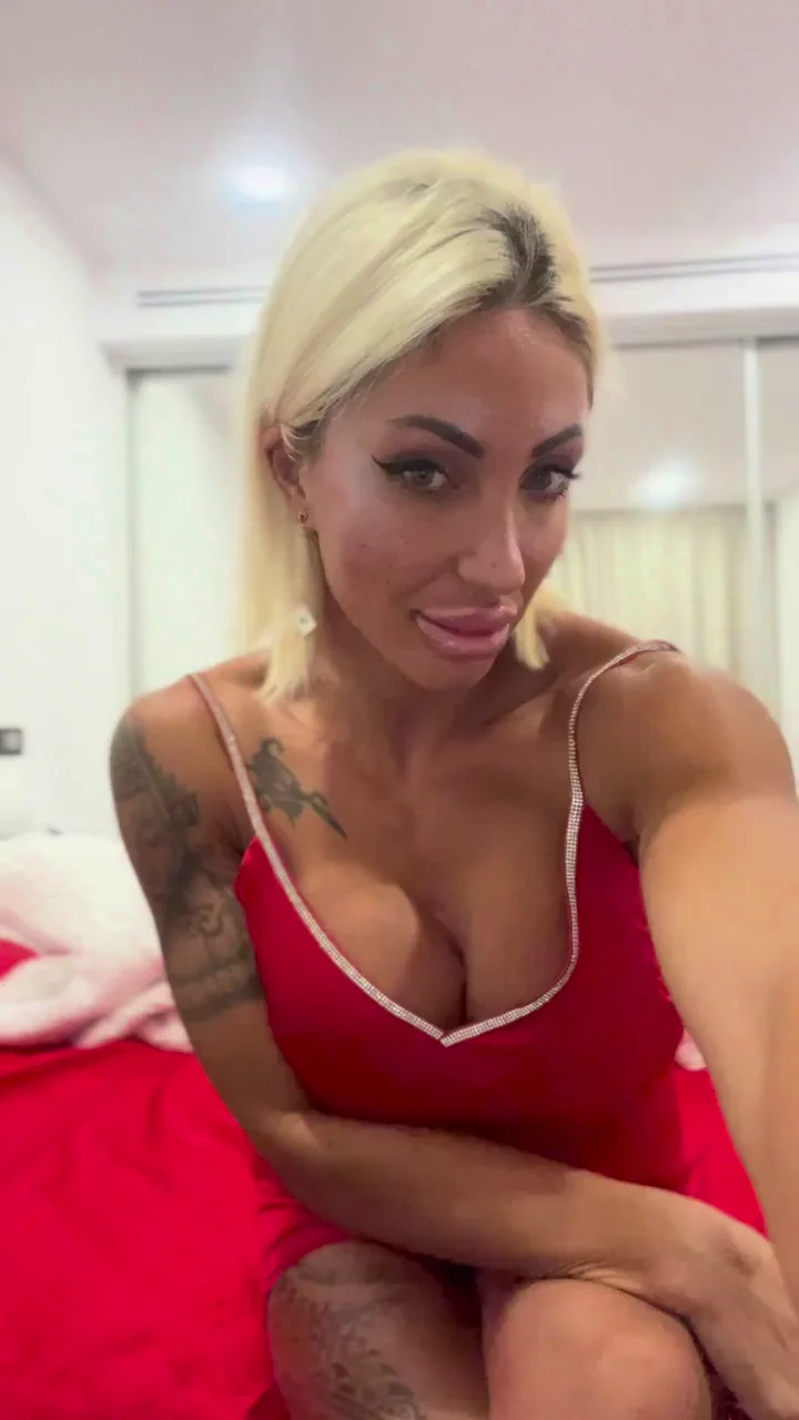 These tits have a thing for married men