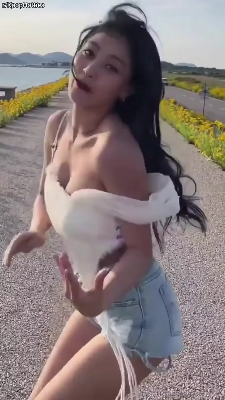 Park Jihyo's Slutty Kpop Tease 😈👅💦