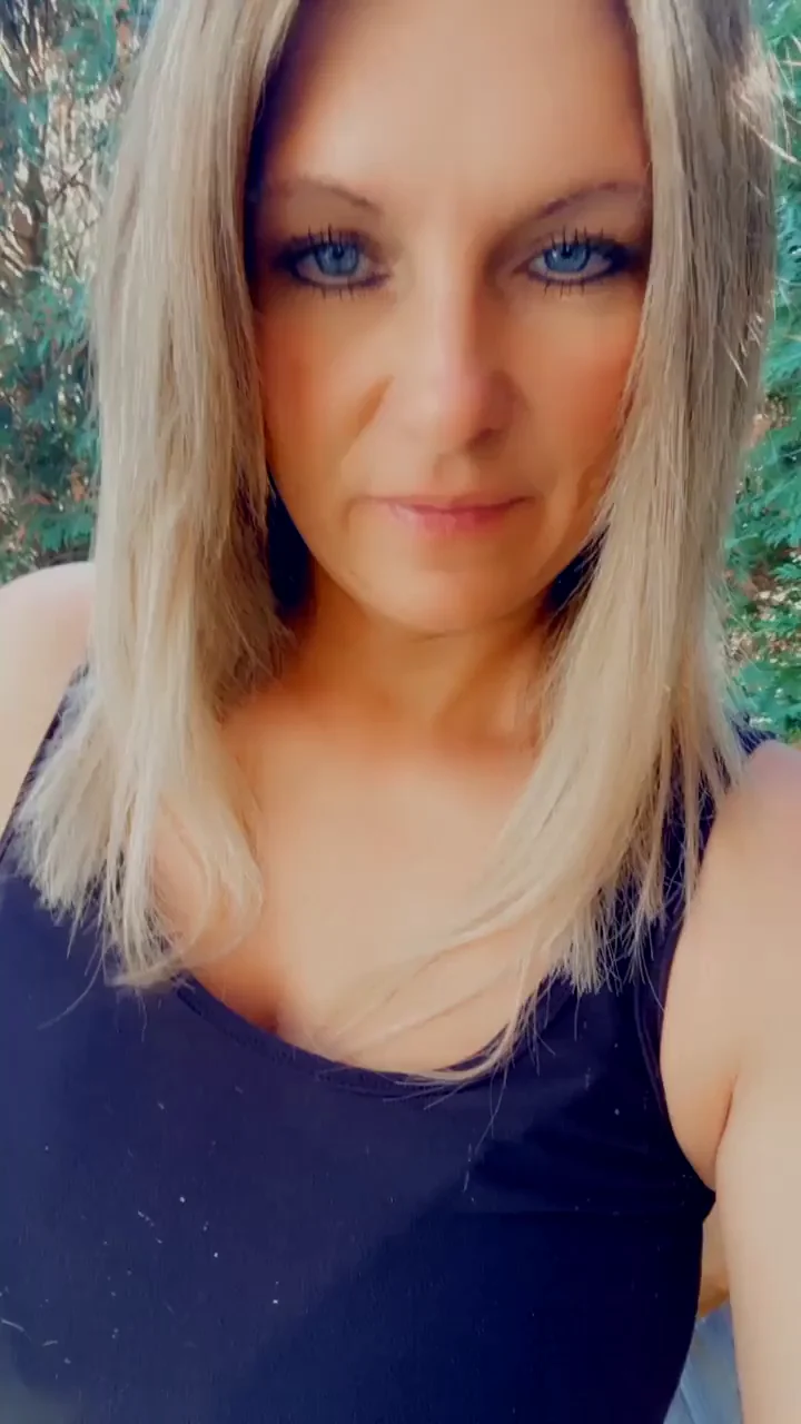 milf needs a helping hand