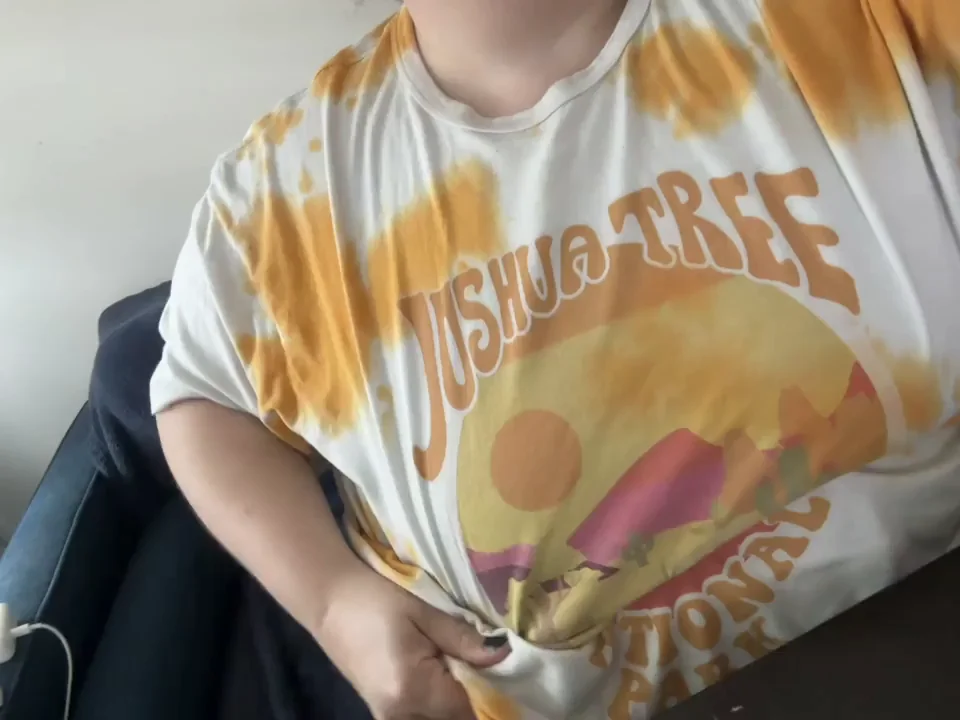 Sunday Titty Drop Tease from BBW Babe 🍕🔥
