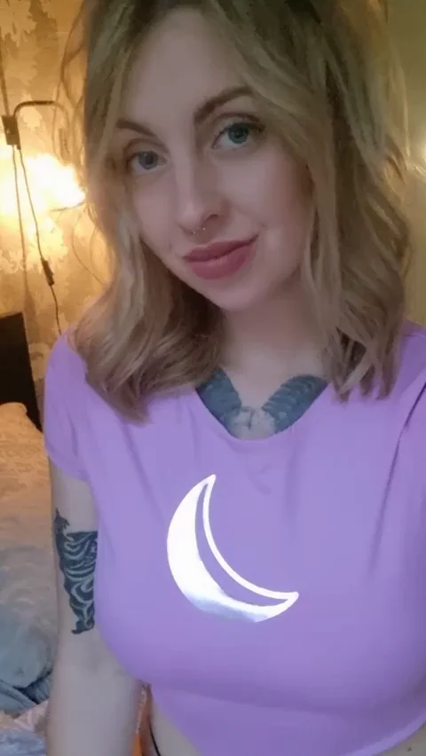 This is my young milf titties wanting to say hello to the internet [OC]