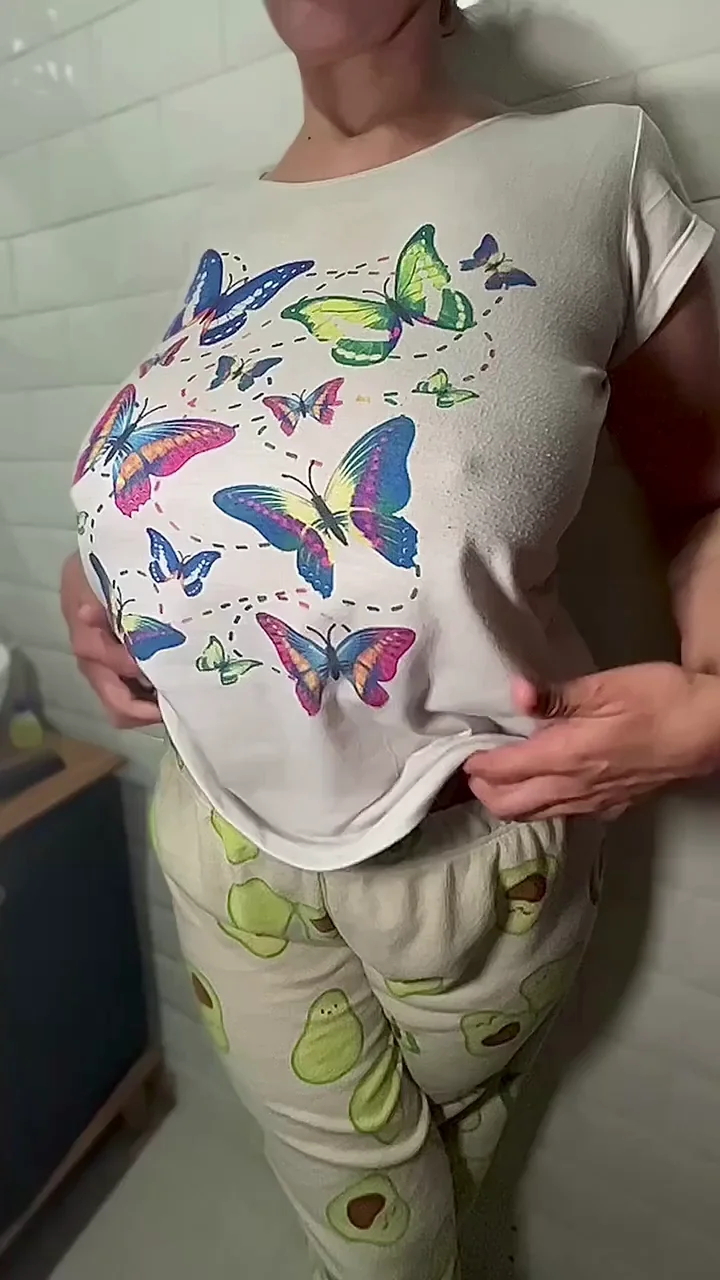 Boobs in slow motion (drop)