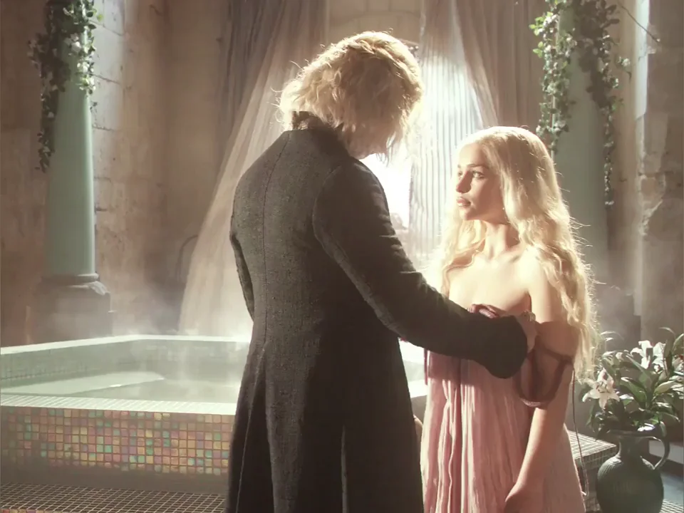 Emilia Clarke in 'Game of Thrones' S01E01 (2011)