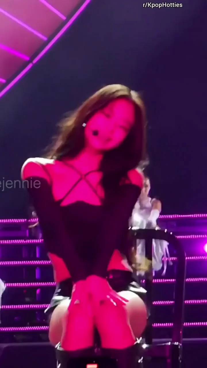 Jennie Blackpink Chair Tease Dance 🔥🍑