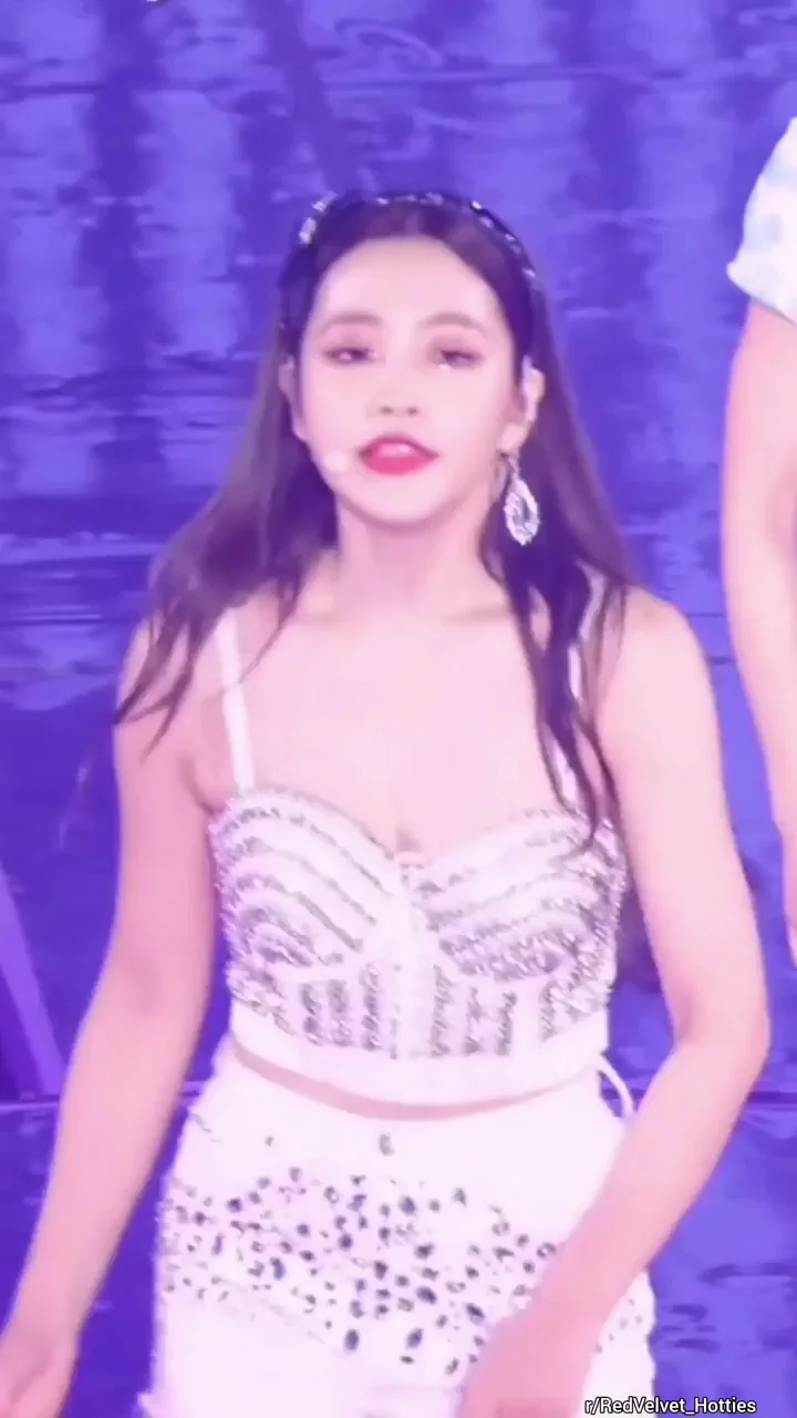 Yeri's Kpop Tease: Sexy Outfits & Hot Moves