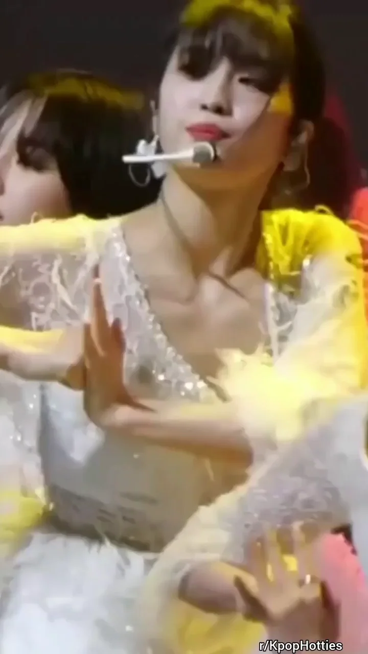 Twice - Hirai Momo