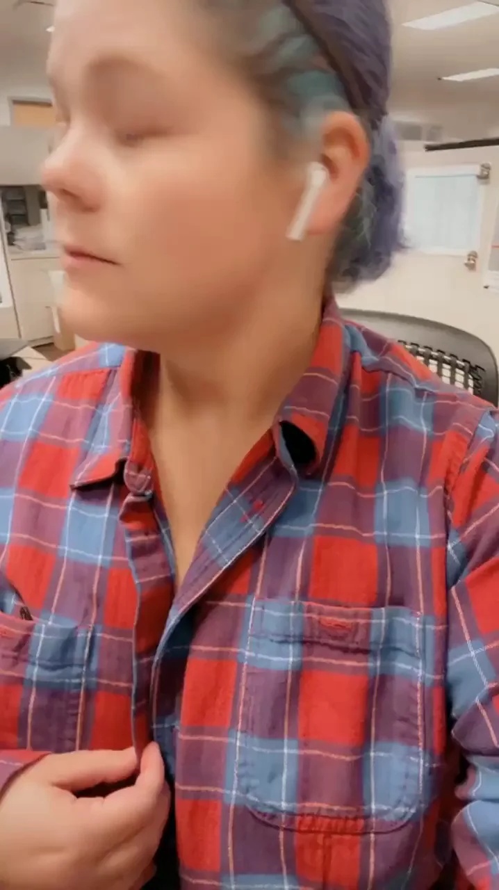 Monday Motivation: Office Slut Flashes Massive Tits at Work!