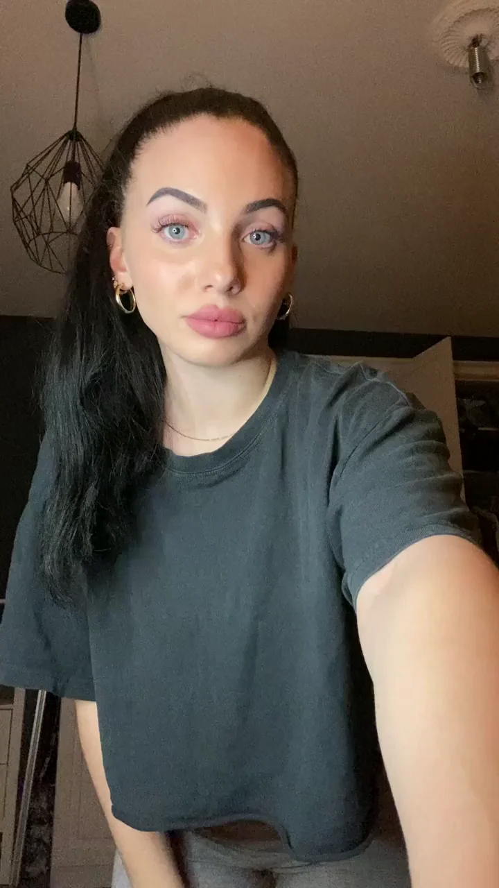 4Â´11 titty drop in 3..2..1