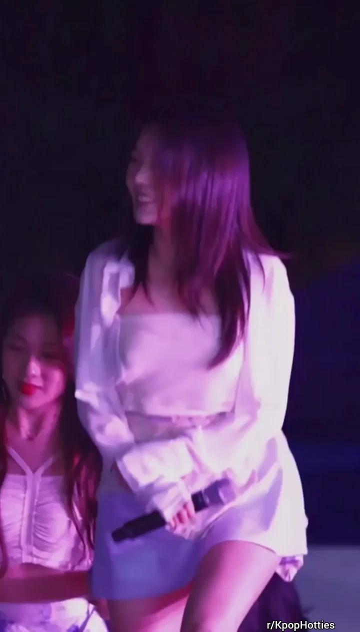 Roh Jisun's Pokies, Ass and Slutty Stage Teases