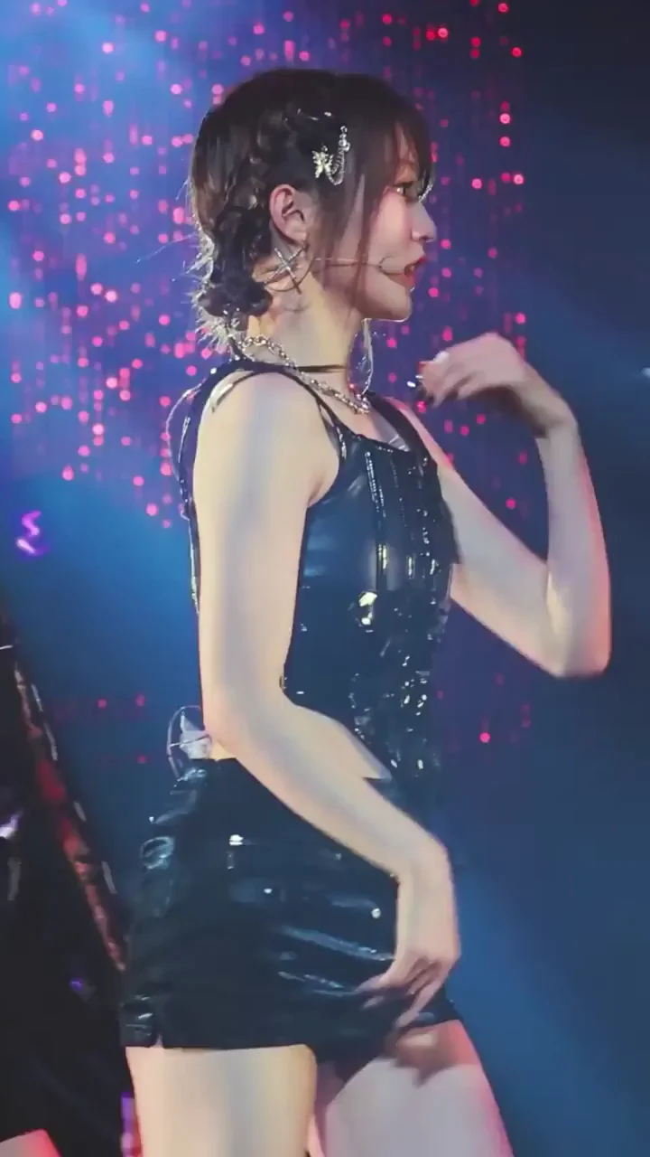 🔥 Nana from EL7Z UP Teasing in Shiny Black Leather Shorts 💦