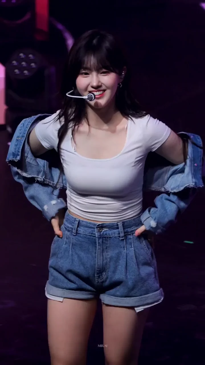 Chaehyun's K-Pop Tease 😍🔥 Kep1er Slutty Stage Fap Fuel