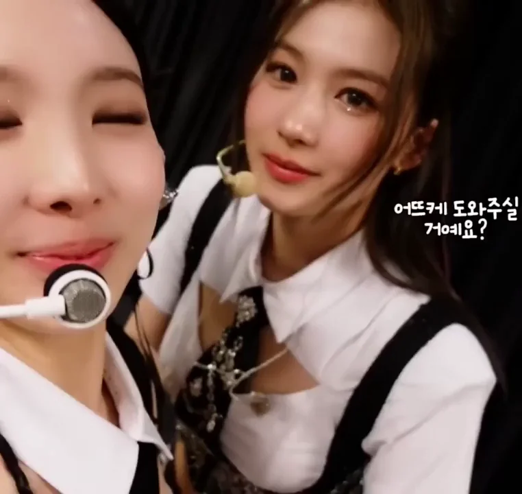 TWICE - SANA & TZUYU