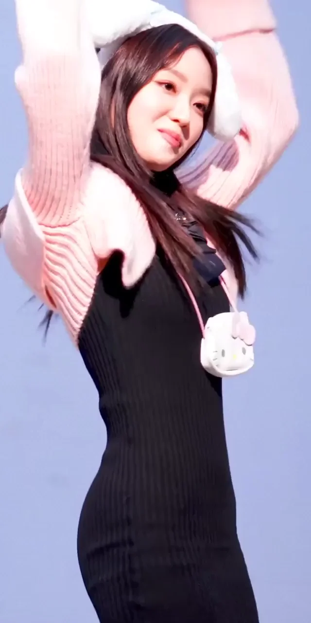 Gowon's Slutty Bunny Tease: Loossemble Kpop Curves in Heat