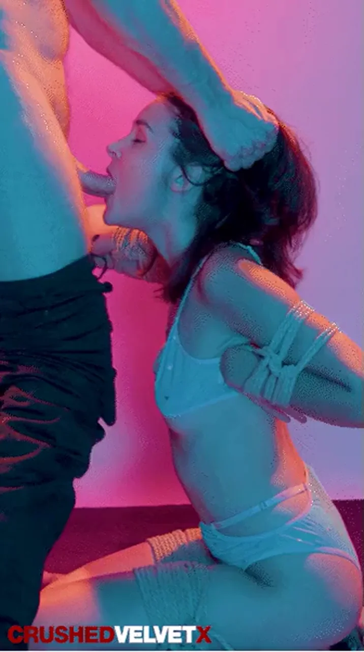 Bound Arms Facefuck Frenzy 💋🔗🍆