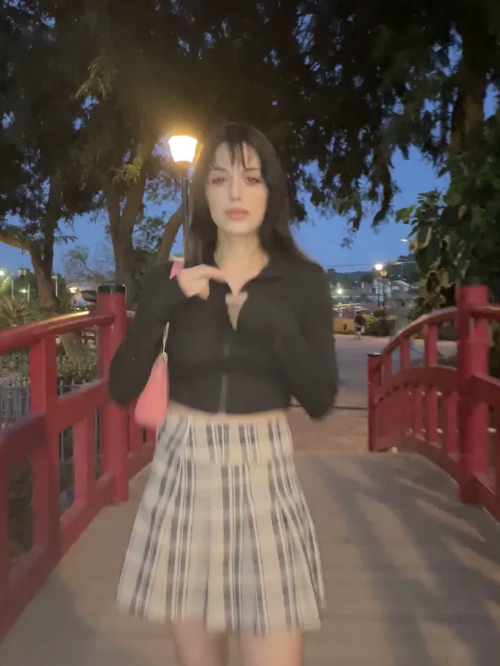 Public Strip Tease: Off with the Clothes Under Streetlights 😈👙