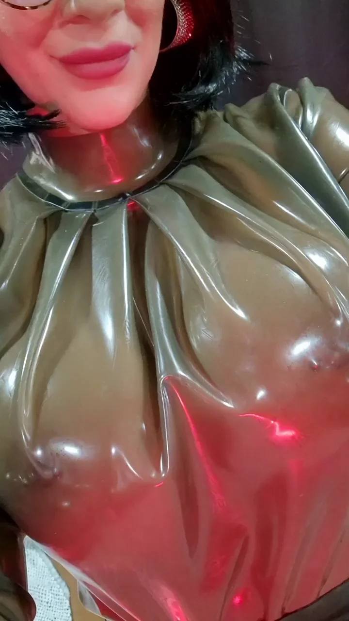 Domme Babe Obsessed with Her Shiny New Latex Fit (OC)