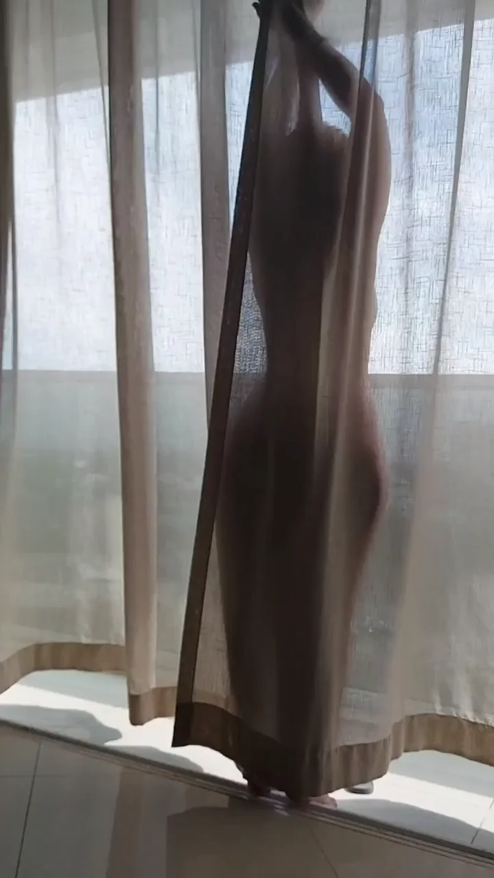 51yo MILF Mom Teases You with Her Juicy Big Ass Behind Curtains 😈🍑