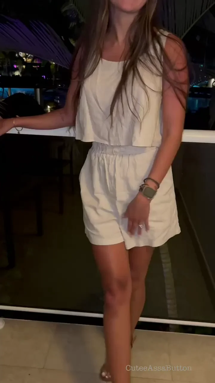 Balcony Slut's Outdoor Fuck Hobby 😈🌃🍆