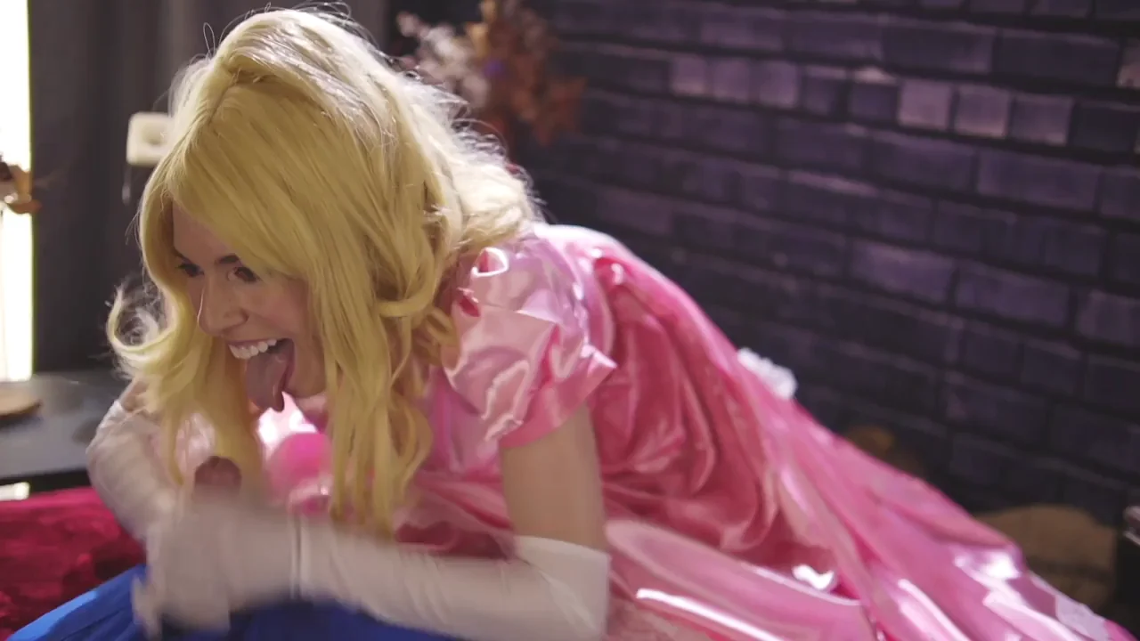 October Cumslut Princess 👑💦 Pretty Blonde Finishes the Job with Her Sloppy Mouth 😘🍆