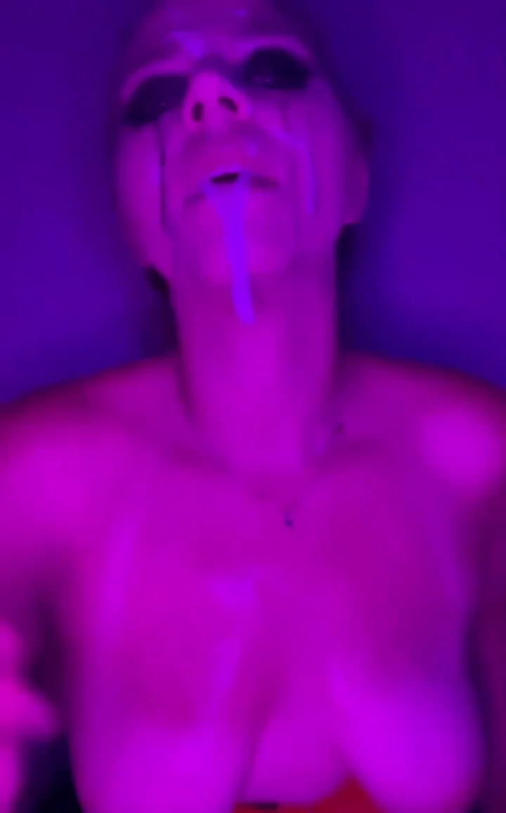 I want your cum on my face and my tits :)