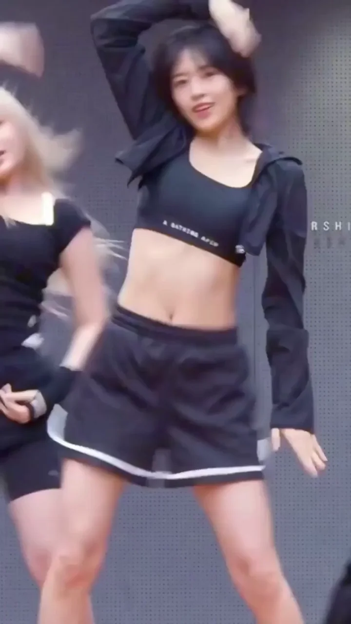 YUJIN - IVE
