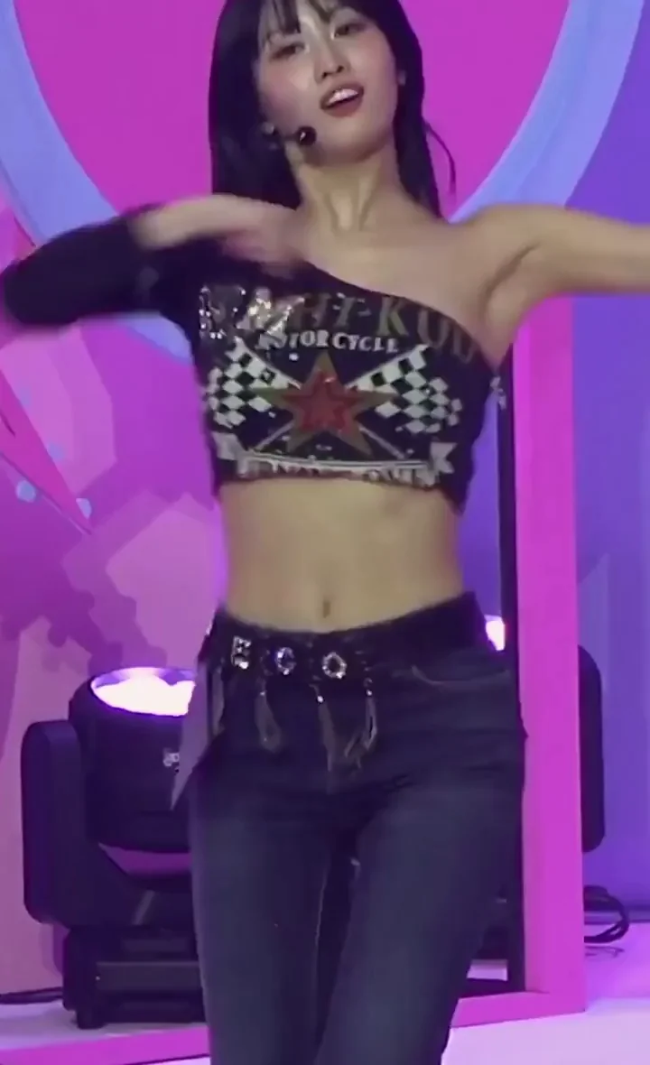 TWICE - MOMO