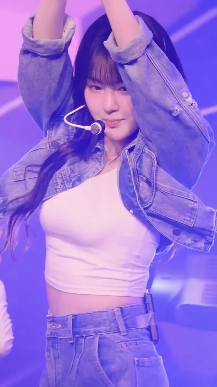 Chaehyun Kep1er Jeans Tease 💙🔥