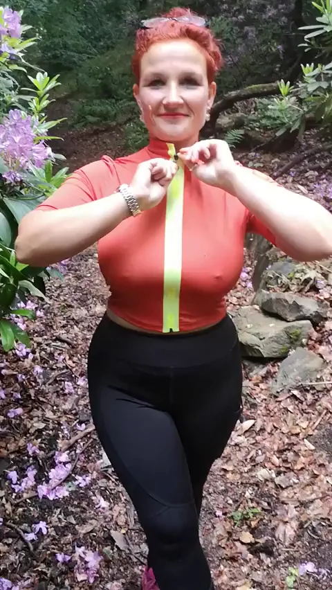 This is the perfect walking top for a UK milf