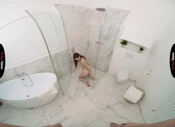 Kate Quinn's Steamy Shower Suck: 19yo Teen Devours Thick Cock in VR Bath