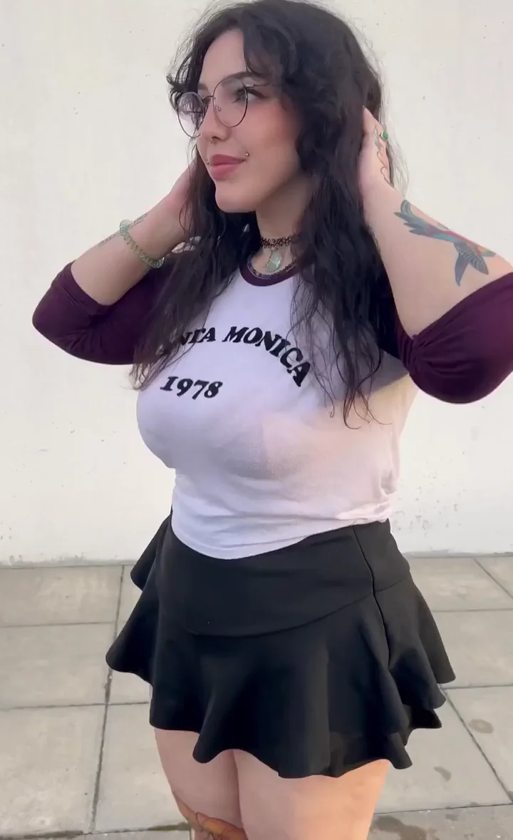 Nerdiest Glasses Slut's Massive Tits & Juicy Ass Tease 😈🔥
