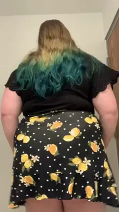 Enjoying a nice little ass sway on this Monday