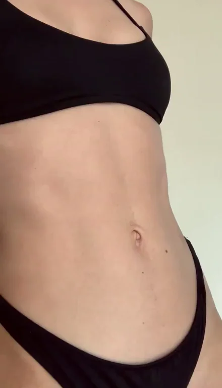Petite Slut Tanning Her Tight Abs & Juicy Ass 🍑☀️