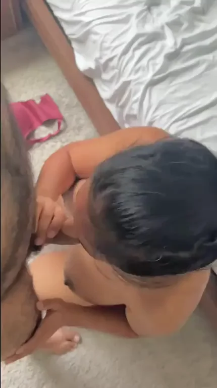 i made sure she was naked while she sucking my dick