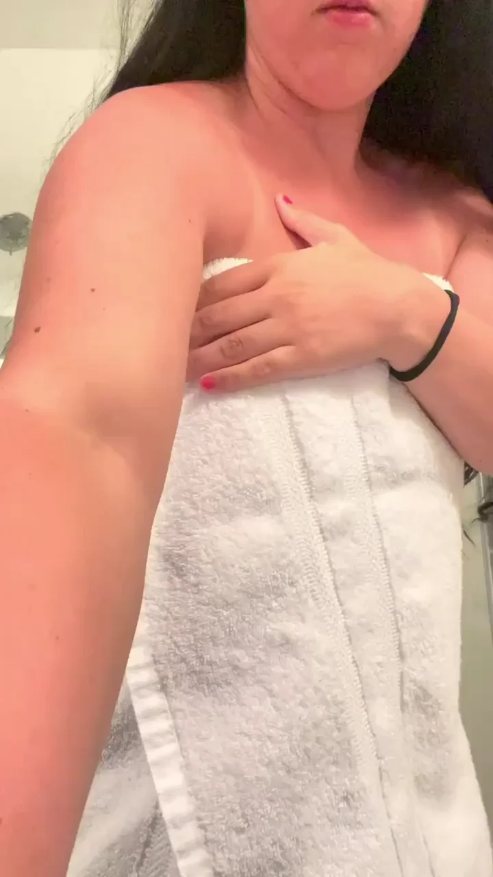 Would you clap these married cheeks?