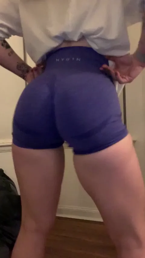 shaking those booty gains (f)
