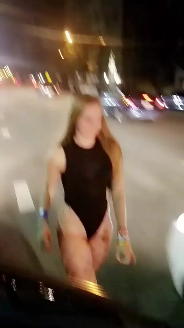 Blonde Festival Slut Teases Uber Driver with Her Juicy Ass on Rave Ride 🔥🍑