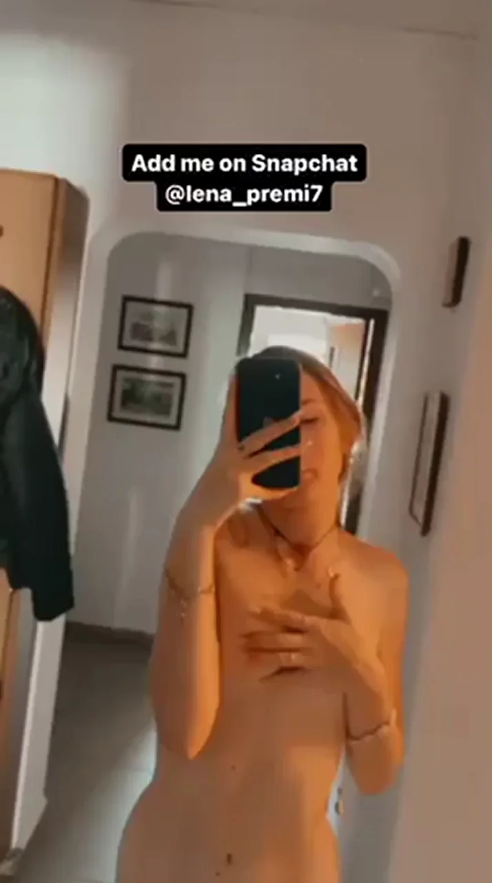 Thick Thighs Slut Shows Off Naked Body & Tiny Tits 😈📱