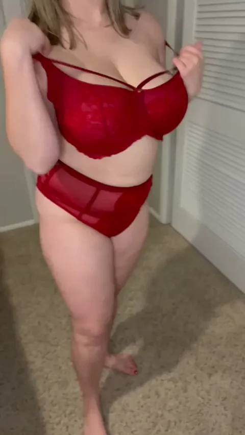 Dropping My Massive 38G Tits on You 😍💦