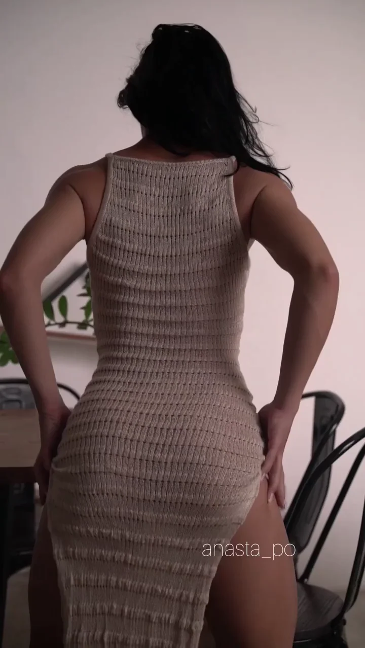 Dress or muscle, which one would be more suitable for a first date|Weigh in